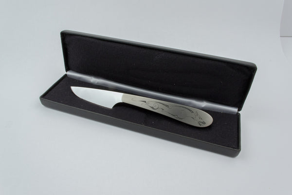 Scalpel style small knife with Hound engraving